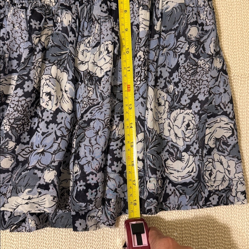 GANNI Blue Floral Georgette
Smocked Pull on Lined Mini Skirt
Size 36 - Picture 7 of 11